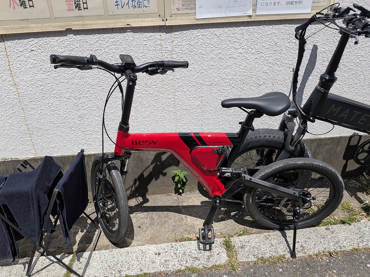 An electric bicycle, shown as an equipment illustration.